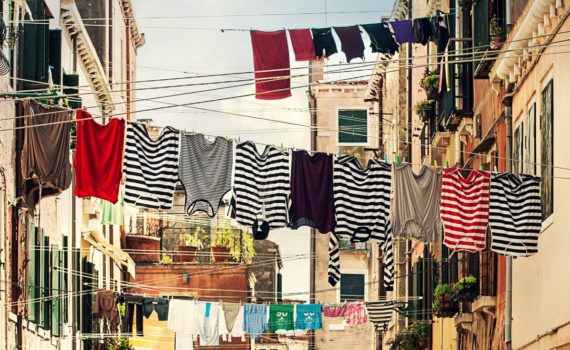 אילוסטרציה - כביסה תלויה על חבל