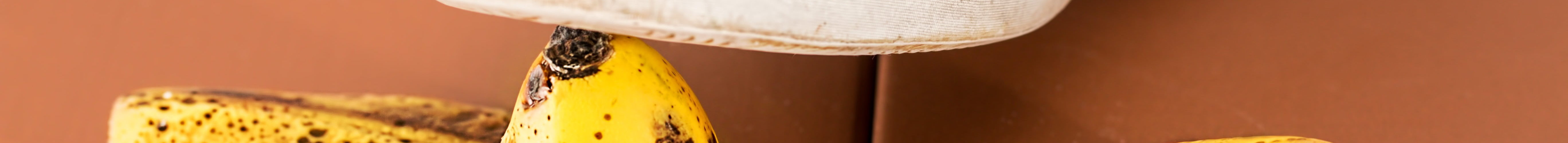 אדם מחליק על בננה