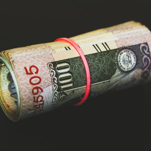 שטרות כסף מגולגלים